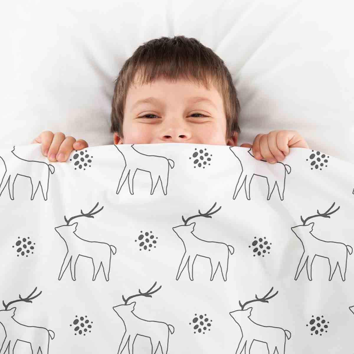 Set di biancheria da letto con coperta terapeutica bianca con cervo