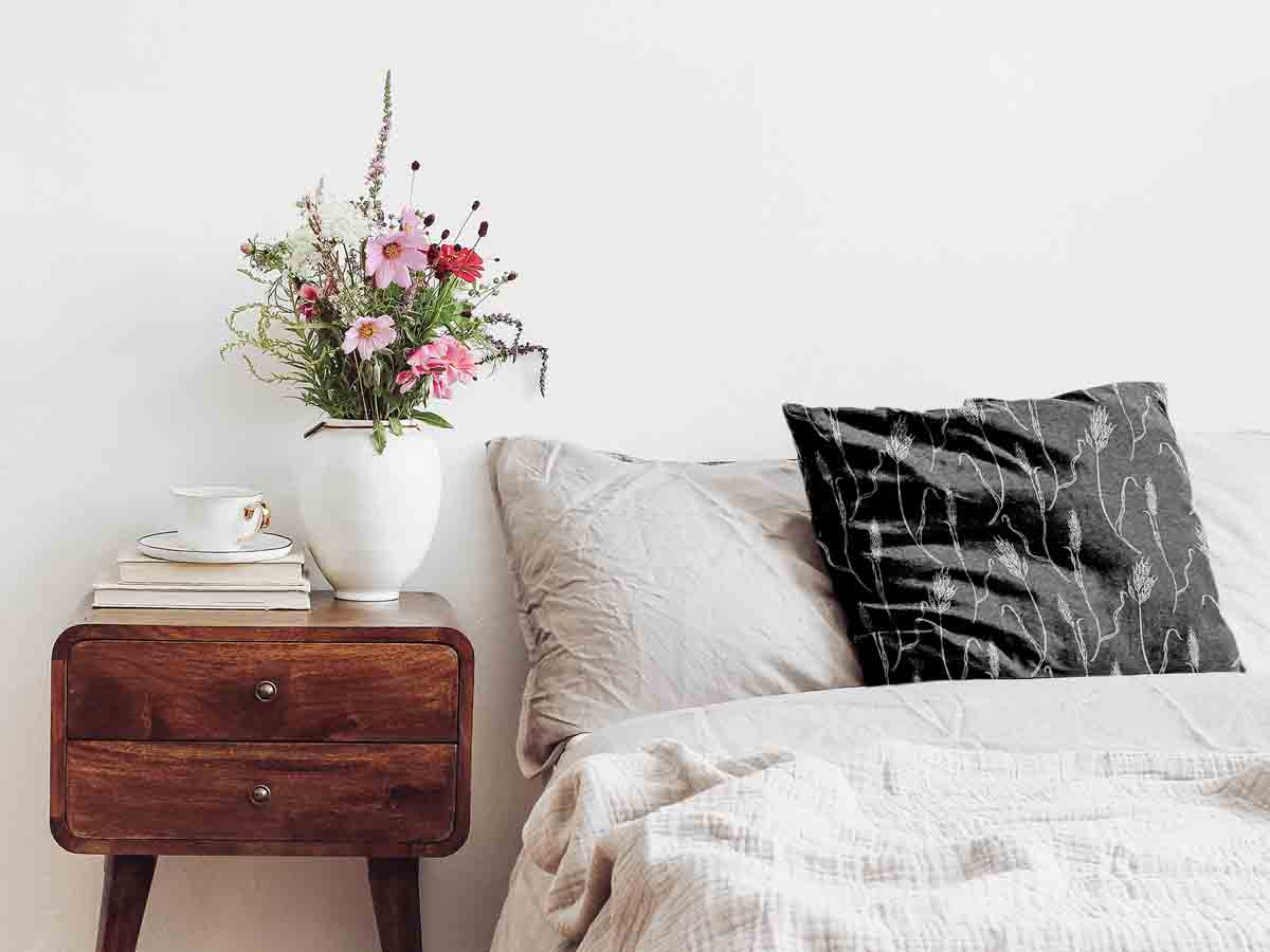 Cuscino per la salute grigio scuro con rami bianchi