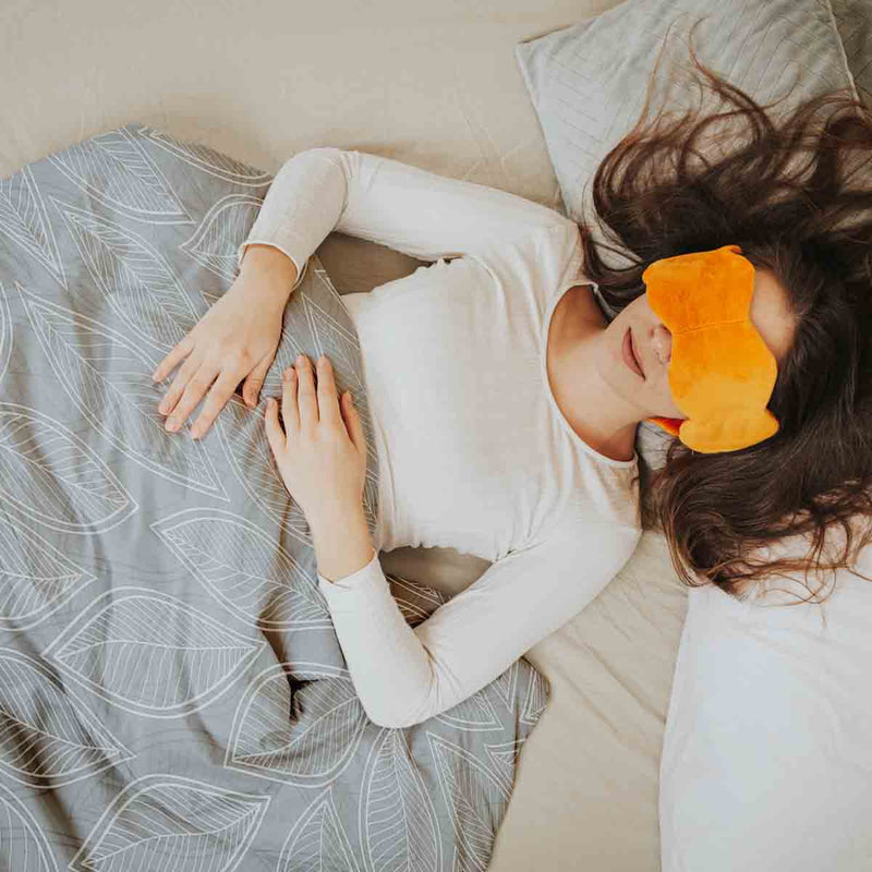 Set di biancheria da letto con coperte terapeutiche grigie con foglie di palma bianche