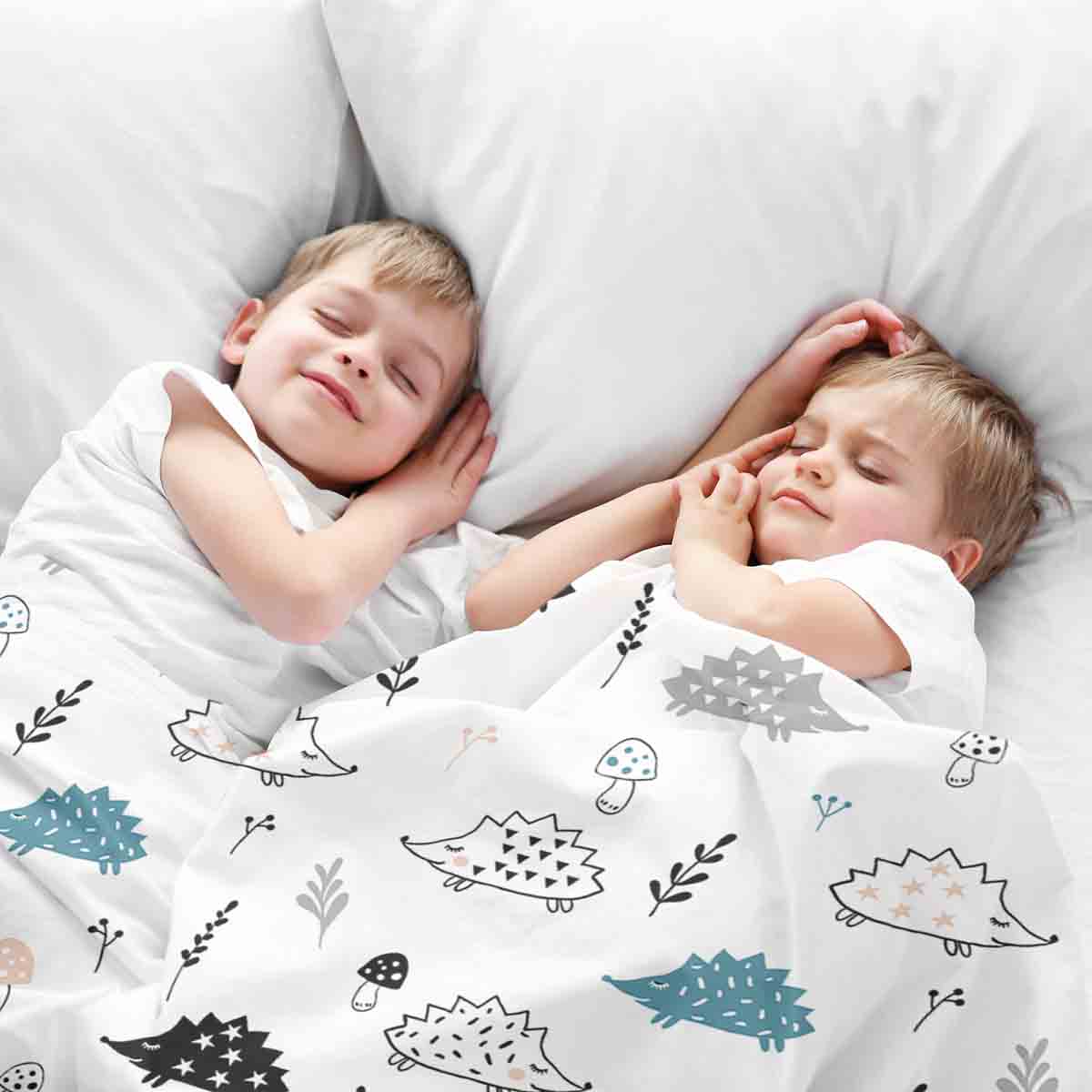 Set di biancheria da letto con coperta terapeutica bianca con riccio