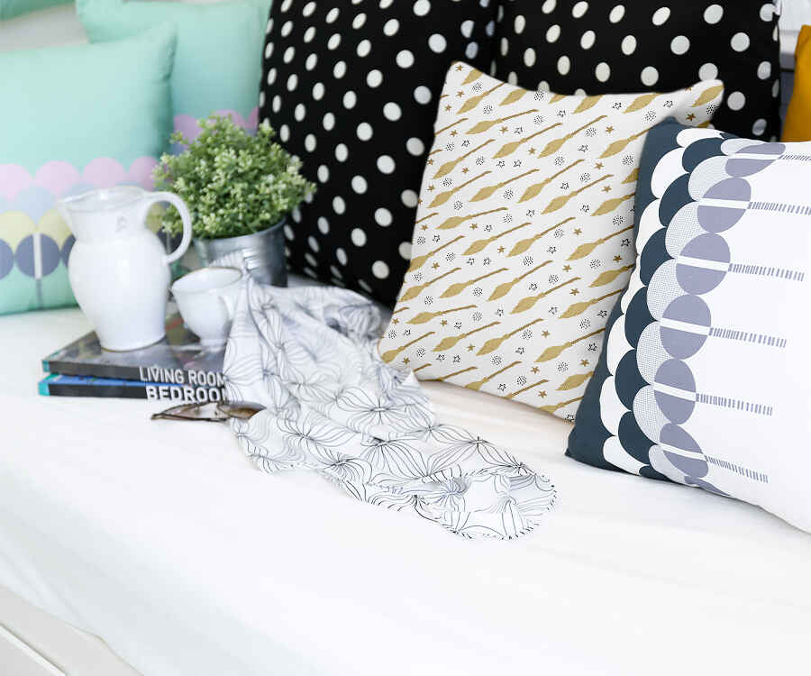 Cuscino sanitario bianco con scopa di Harry