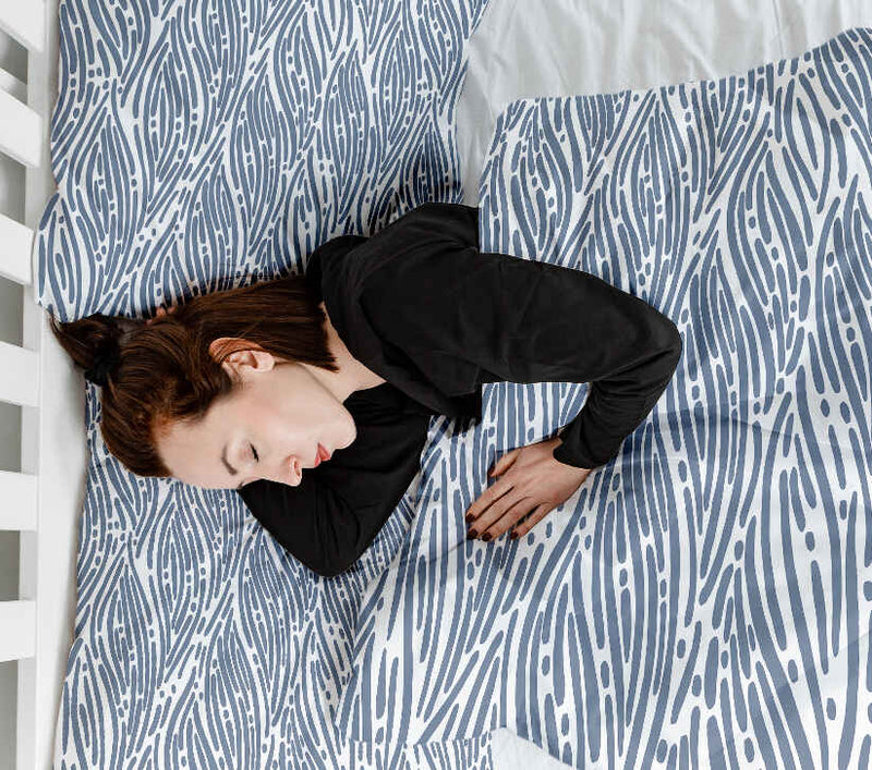 Set di biancheria da letto con coperta terapeutica motivo ondulato blu
