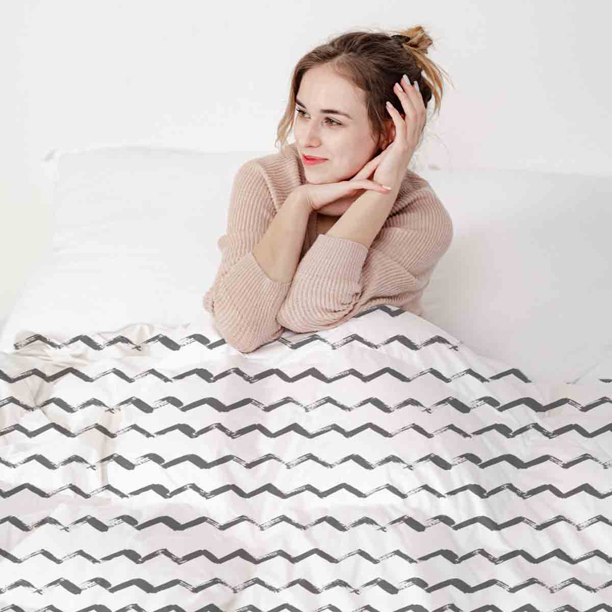 Set di biancheria da letto con coperta terapeutica bianca a zigzag