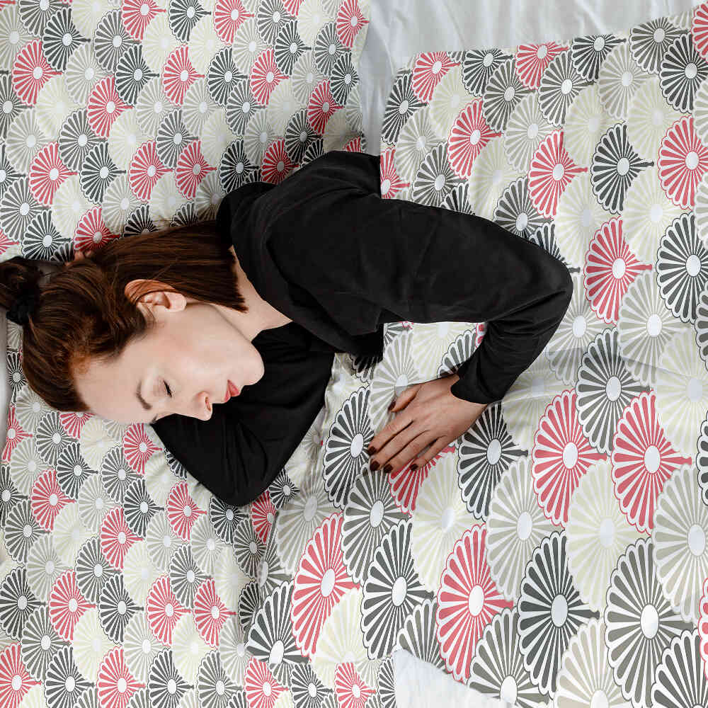 Set di biancheria da letto con coperte terapeutiche e fiori astratti colorati