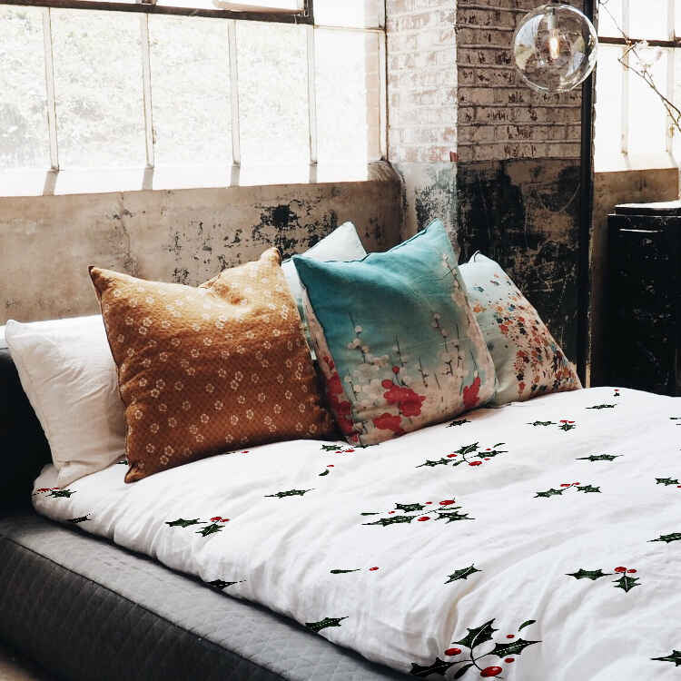 Set di biancheria da letto con coperta terapeutica bianca e rametti di vischio