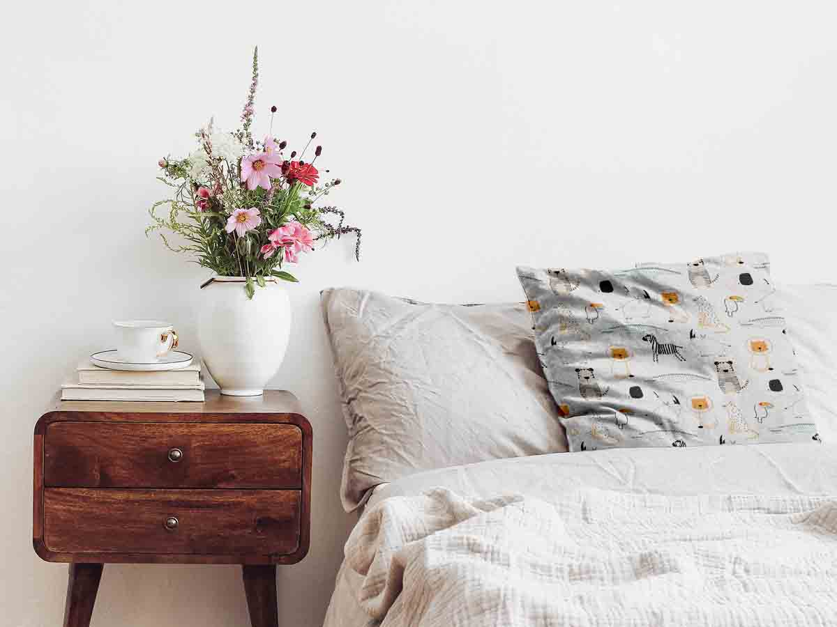 Cuscino sanitario bianco con animali dello zoo