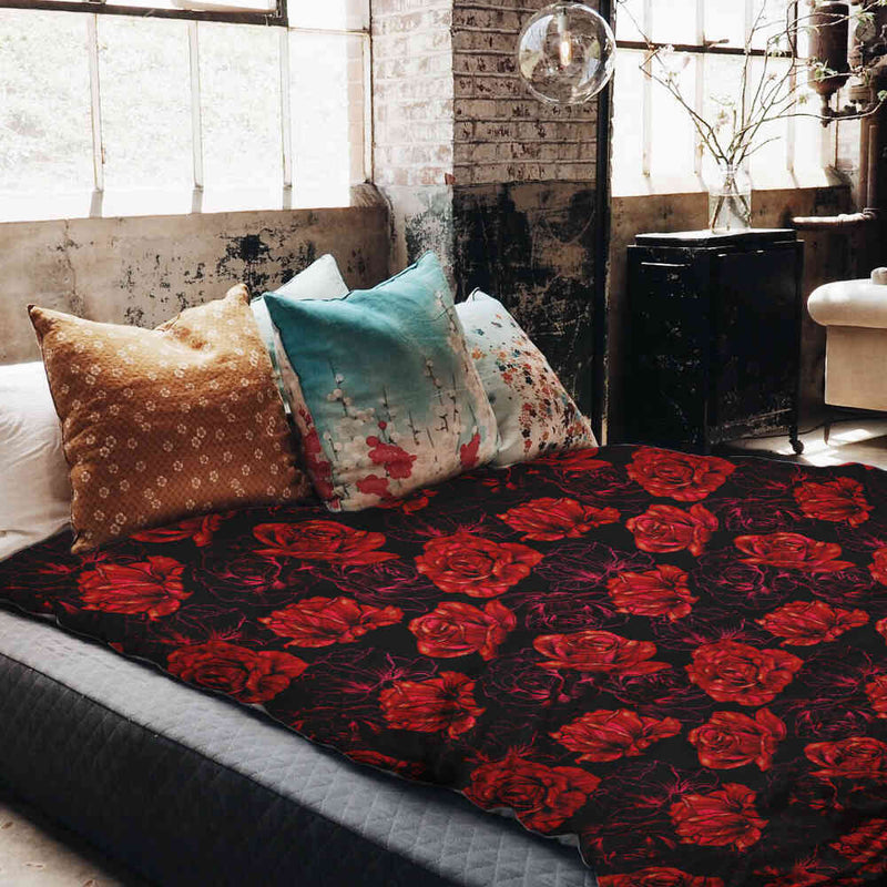 Set di biancheria da letto con coperta terapeutica nera con rose rosse