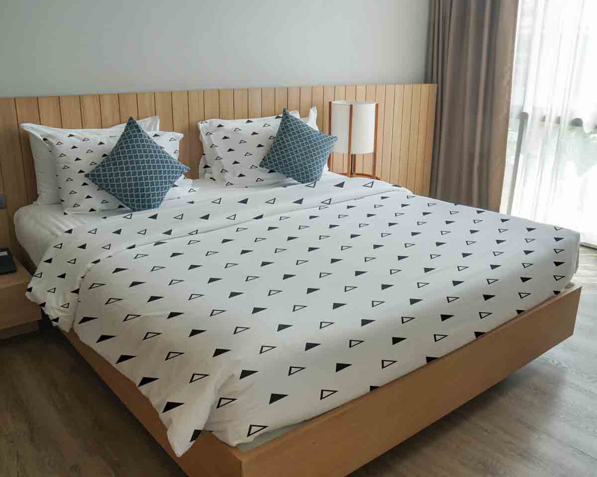 Coperta terapeutica originale - Rivestimento in cotone bianco con triangoli neri