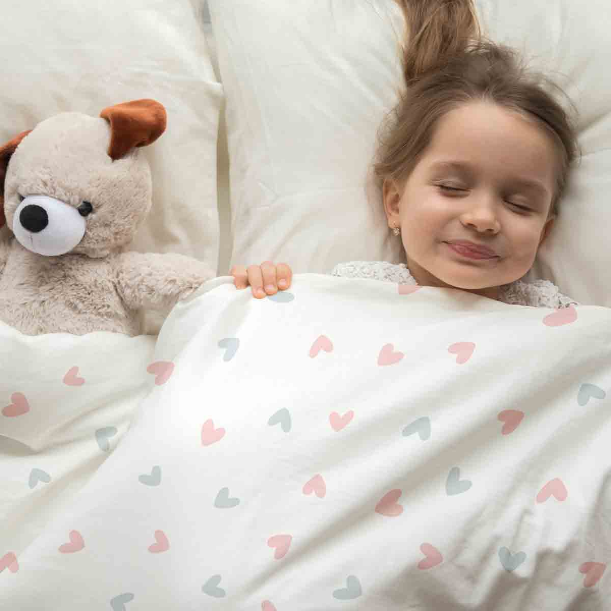 Set di biancheria da letto con coperte terapeutiche bianco con piccoli cuoricini