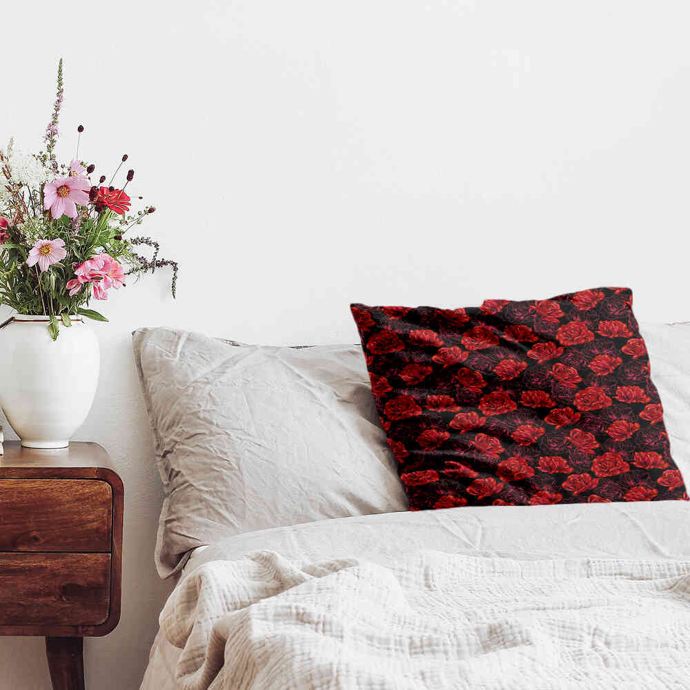 Cuscino sanitario nero con rose rosse