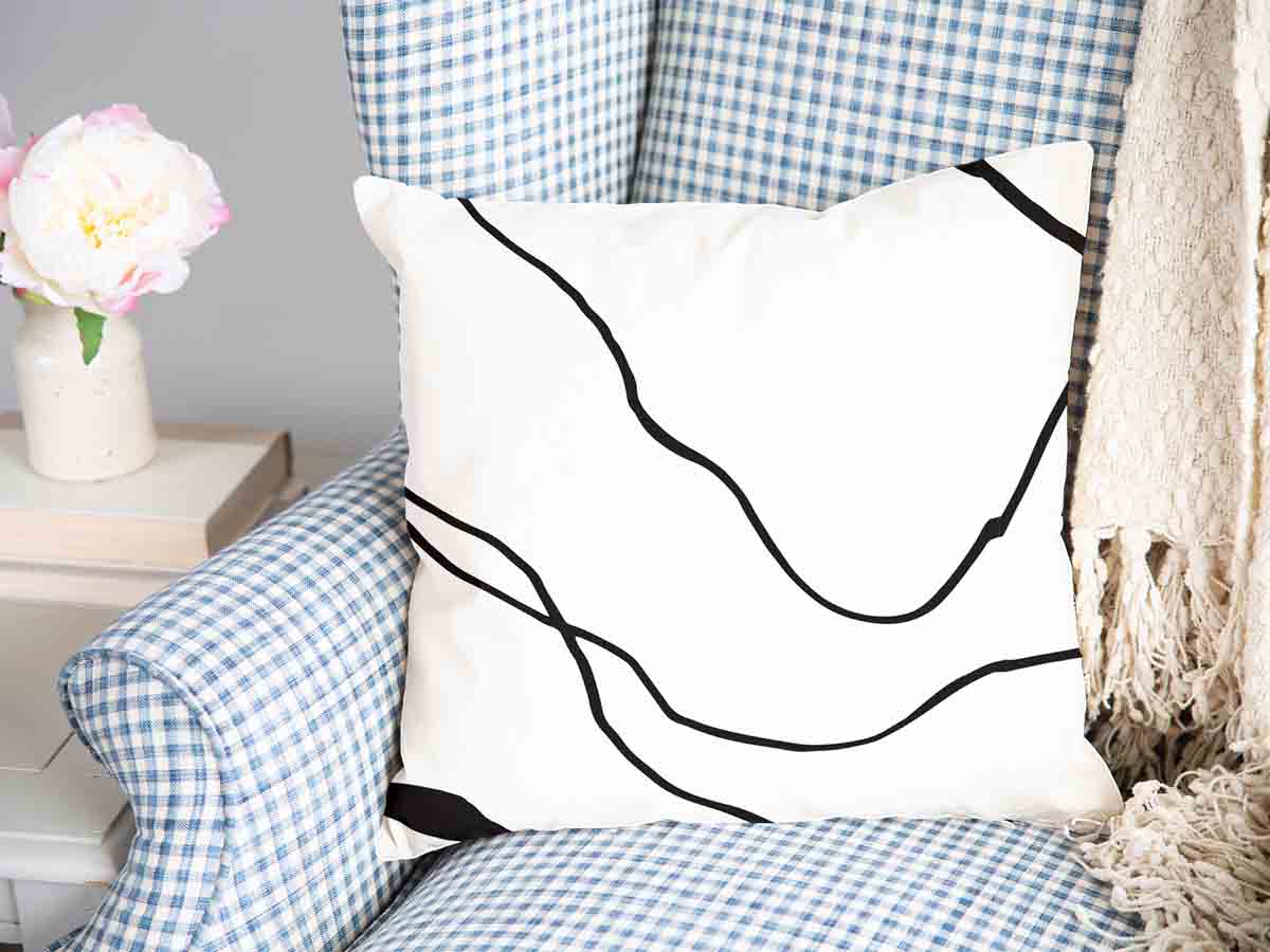 Cuscino sanitario con linee serpentine nere