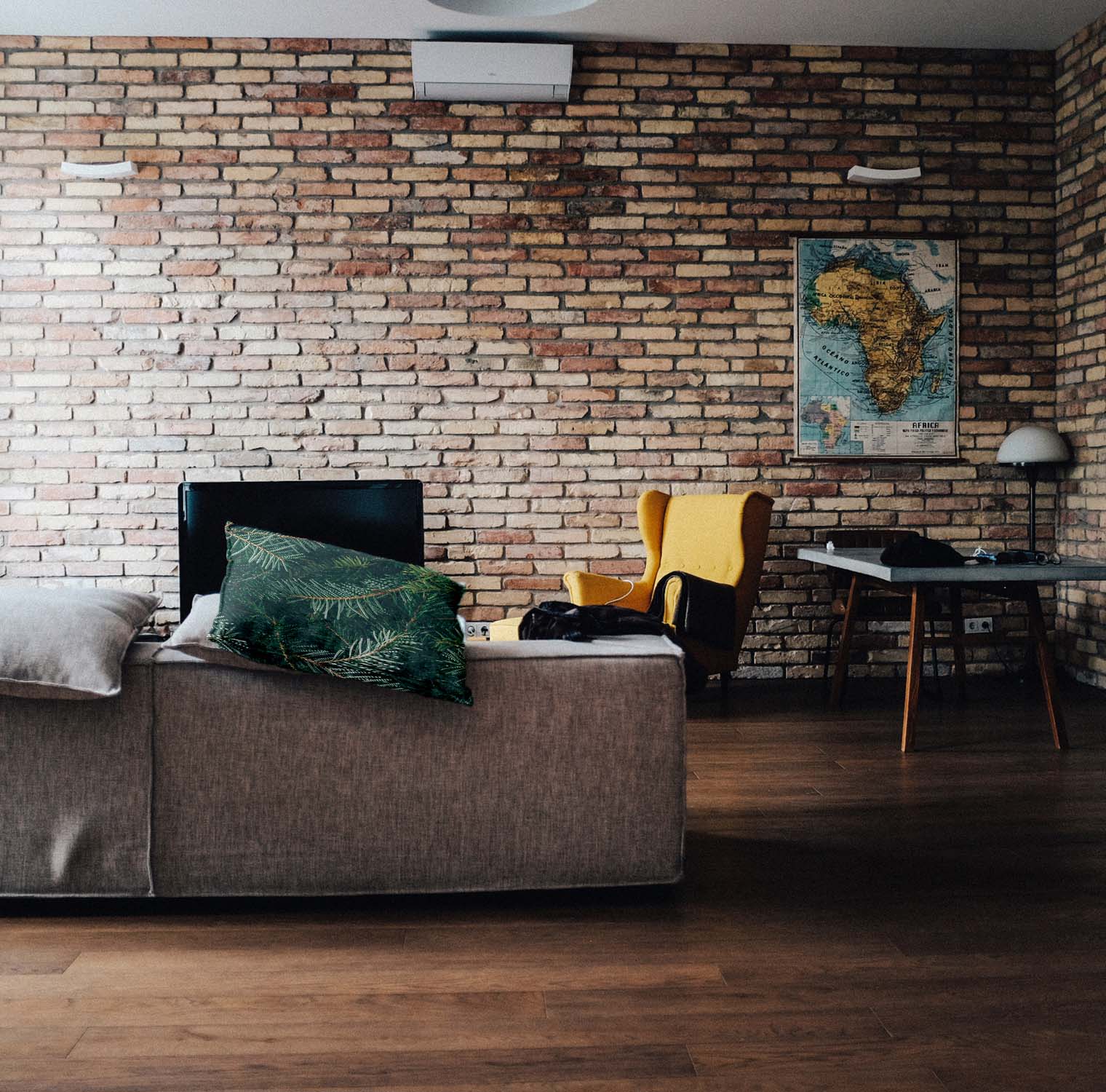 Cuscino per la salute con rami di pino verdi