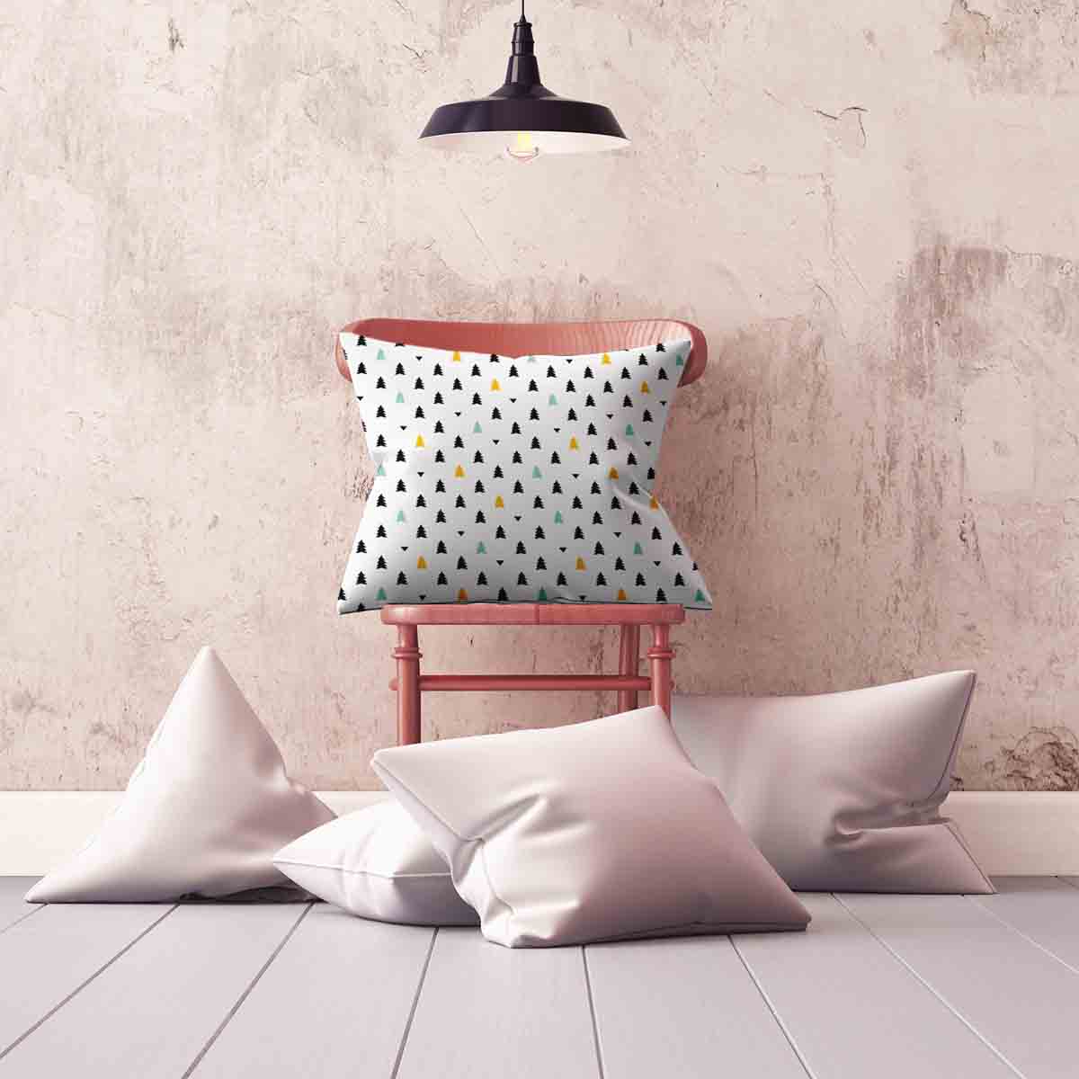 Cuscino salute bianco con piccoli abeti