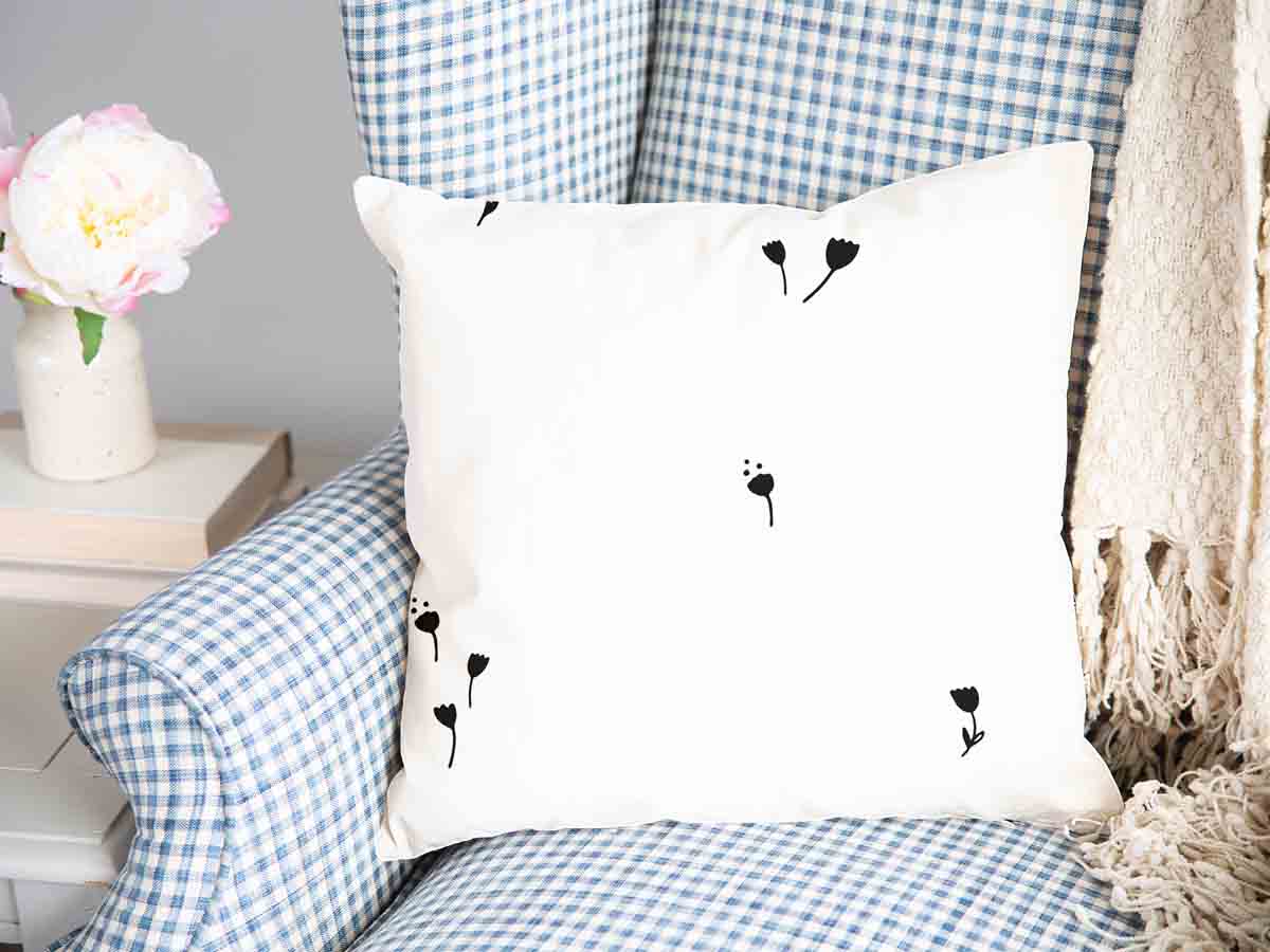 Cuscino salute bianco con soffioni neri
