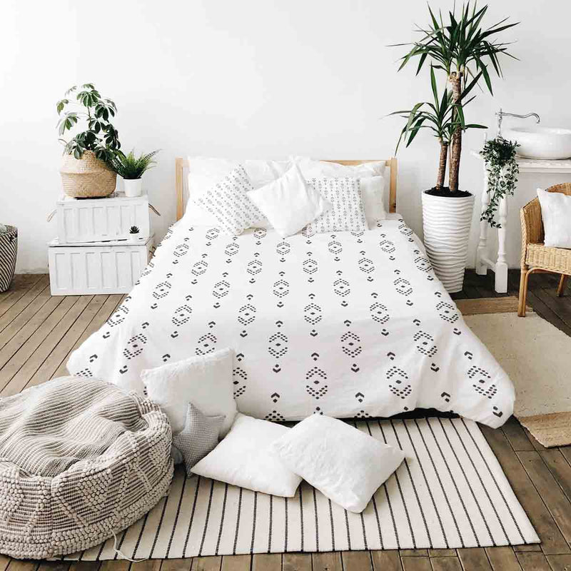 Set di biancheria da letto con coperta terapeutica bianca con motivo a freccia nera