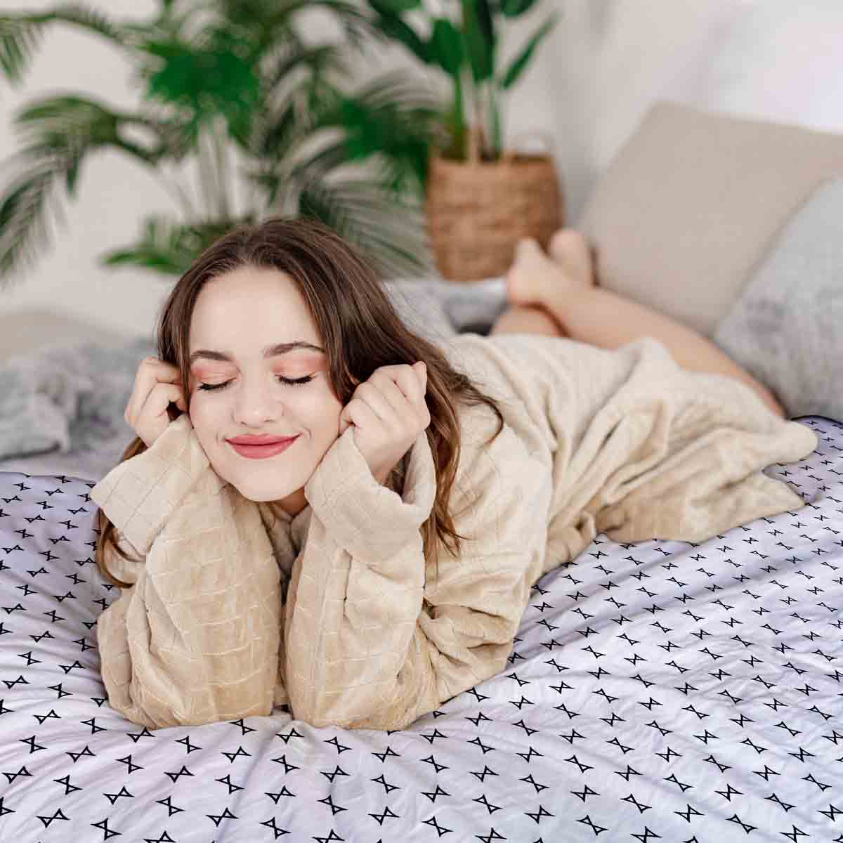 Set di biancheria da letto con coperte terapeutiche bianche con piccoli fiocchi