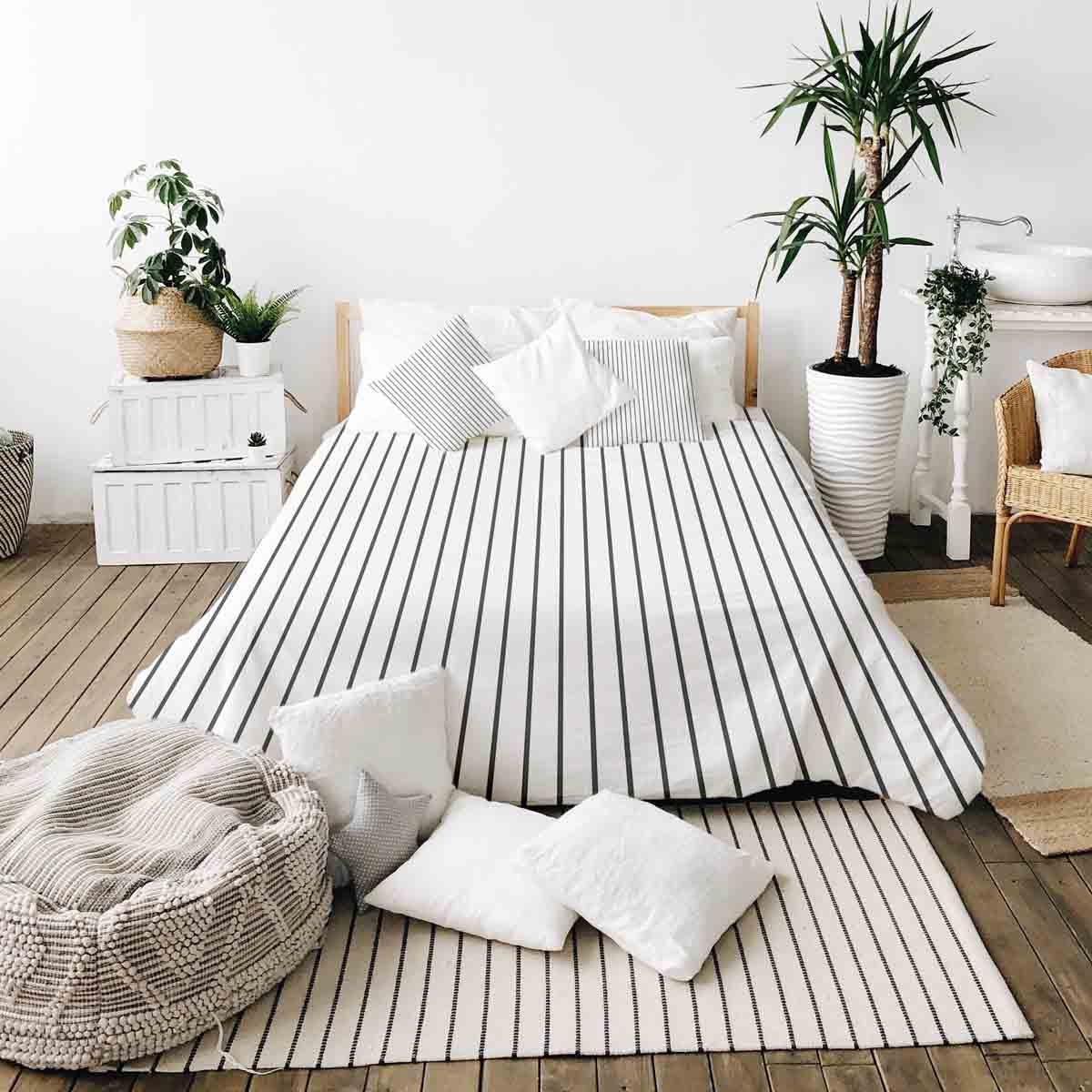 Set di biancheria da letto con coperta terapeutica bianca con strisce nere