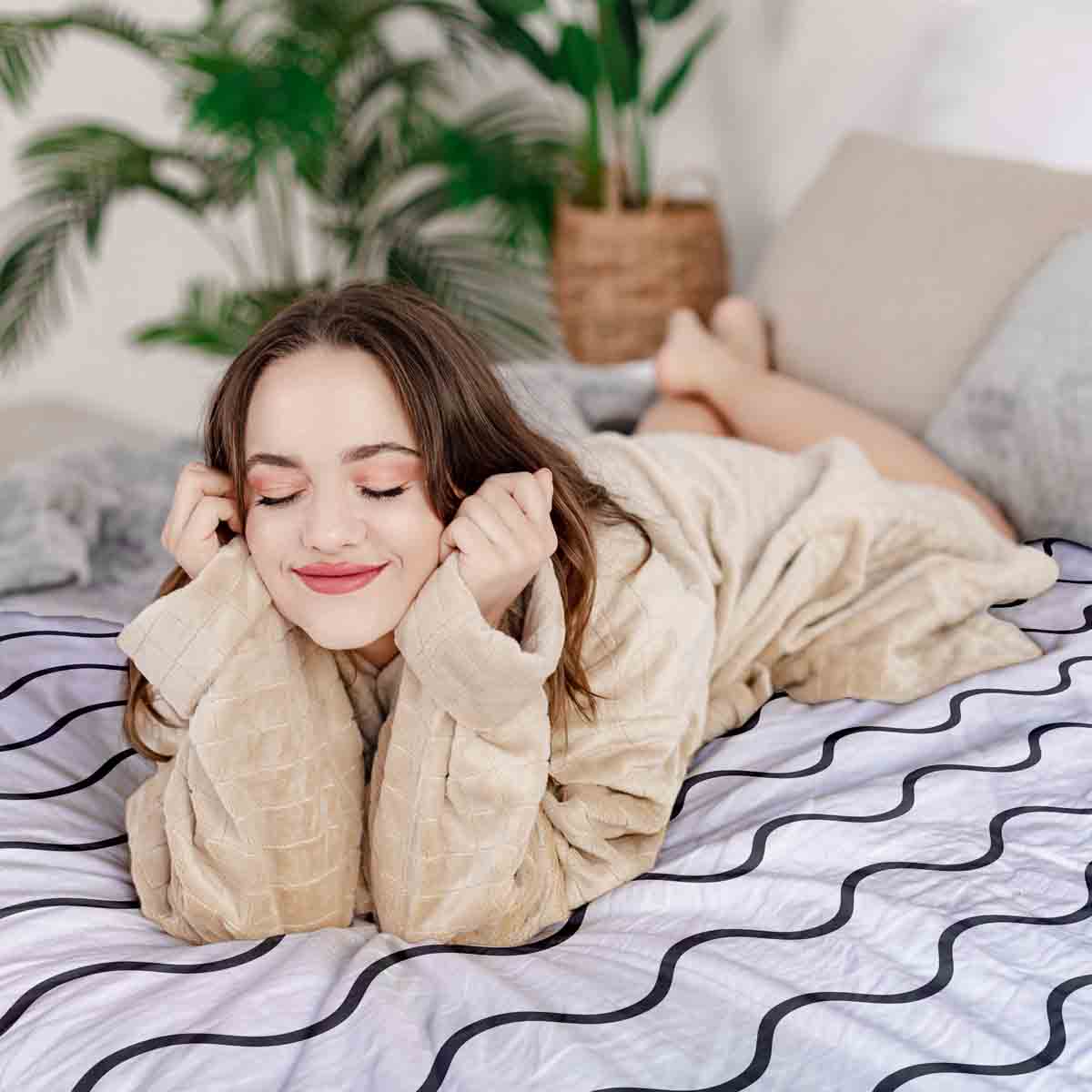 Set di biancheria da letto con coperta terapeutica onde grigio chiaro