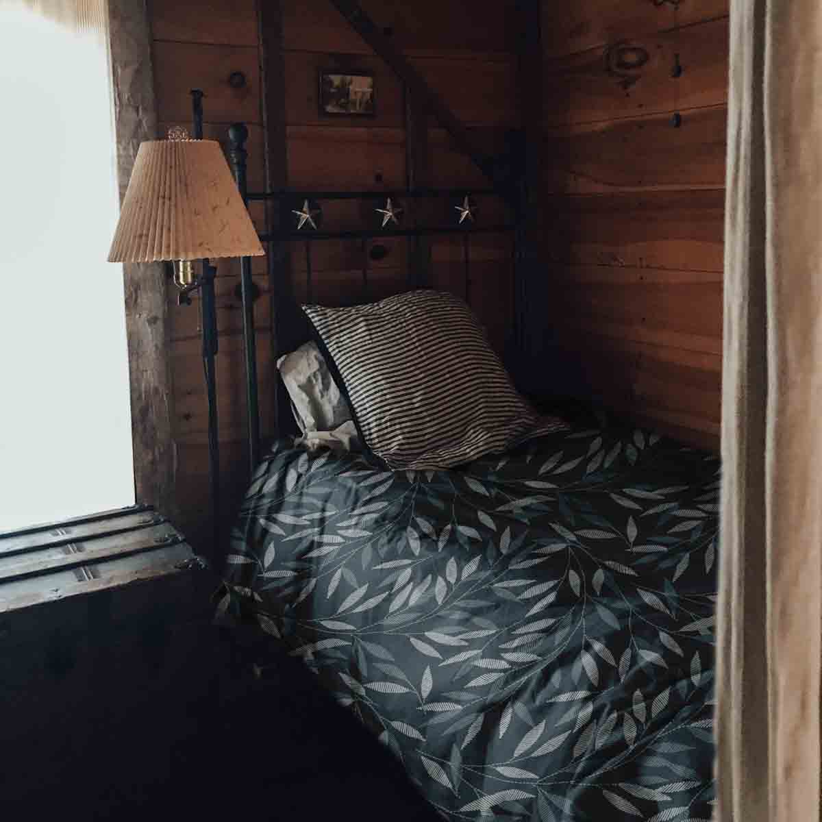 Set di biancheria da letto con coperte terapeutiche e rami blu