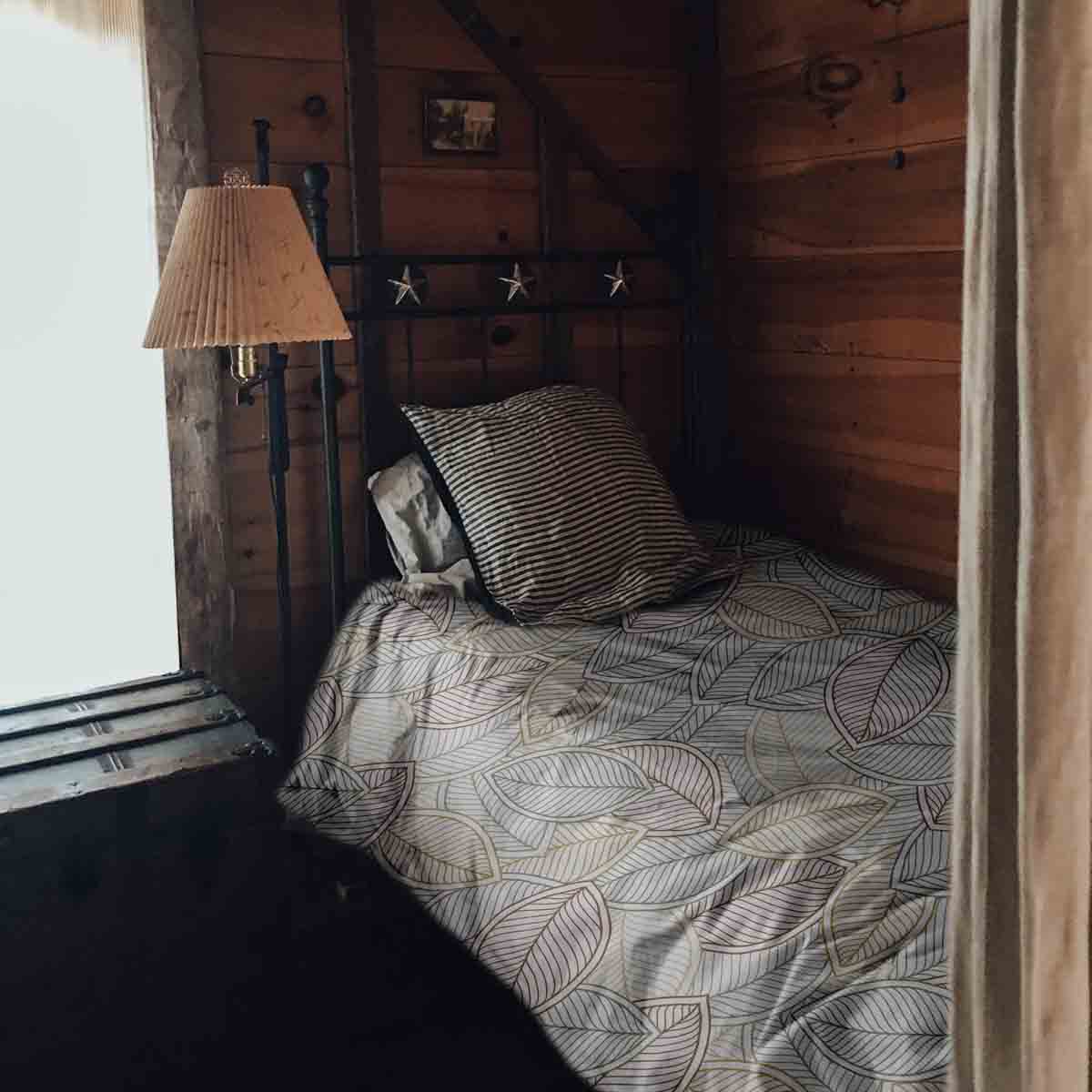 Set di biancheria da letto con coperte terapeutiche e foglie di palma colorate