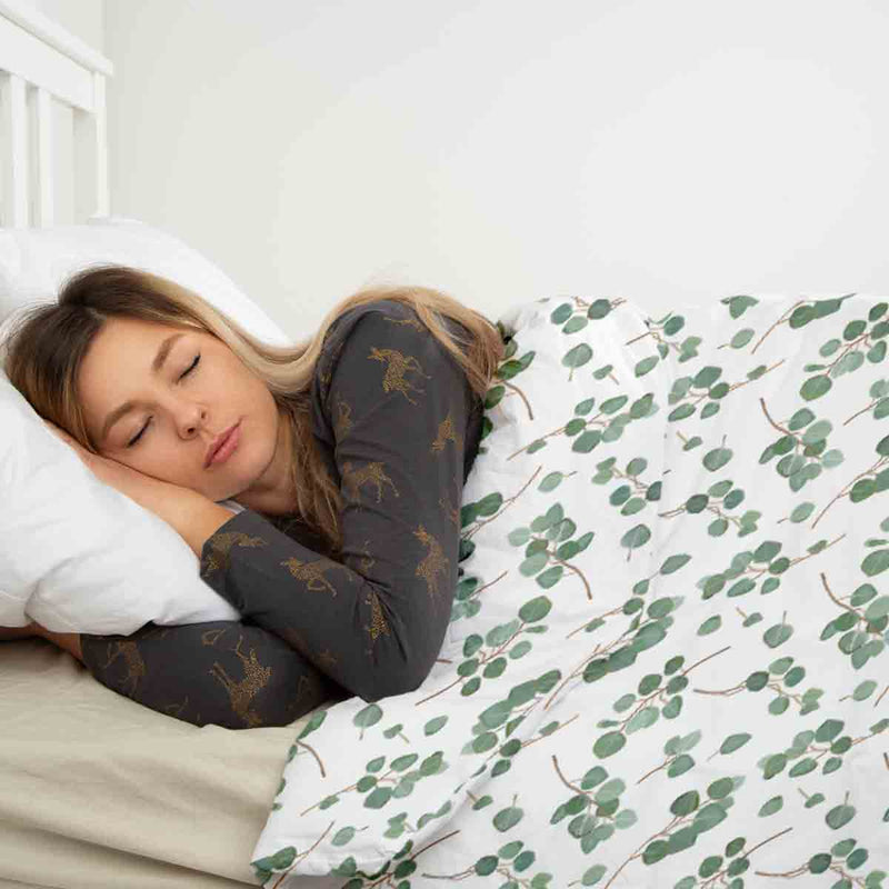 Set di biancheria da letto con coperte terapeutiche bianco con rami di eucalipto